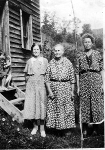 Florence Collier Merica, Annie Collier Harris, Emma Collier Merica at mother Mary Meadows Collier's home, Jollett Hollow VA, c.1920