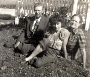 Ruth Merica and Parents, Shenandoah VA, c.1940.CU.r